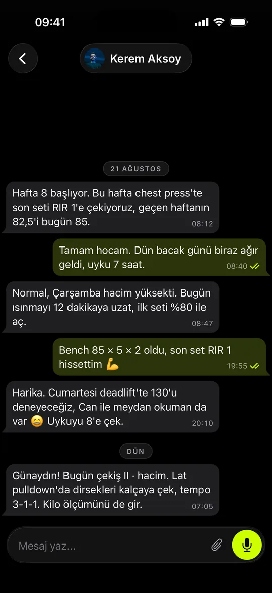 Sporcu uygulaması sohbet ekranı: koçla yazışma ve sesli mesaj